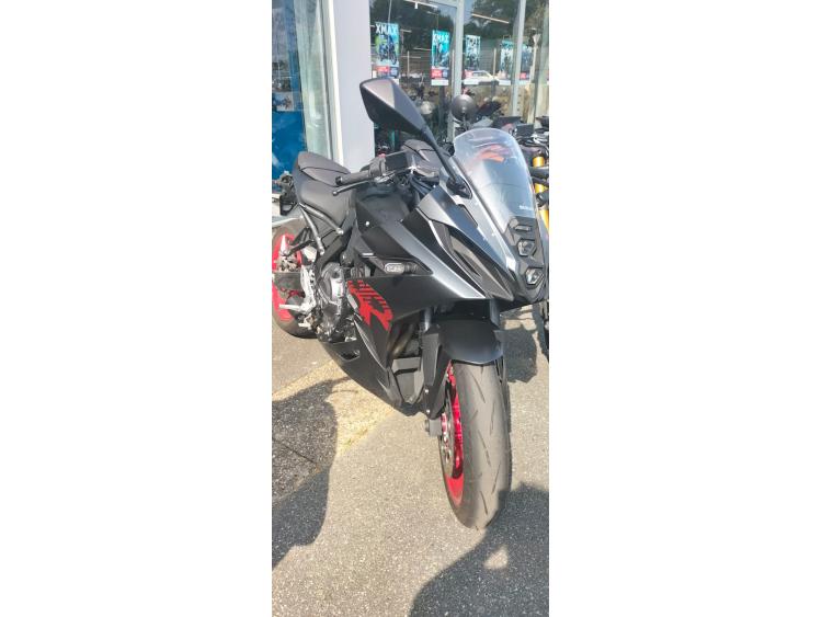 SUZUKI GSX-8R A2