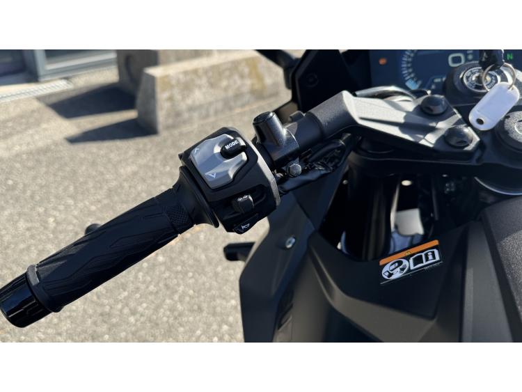 SUZUKI GSX-8R A2