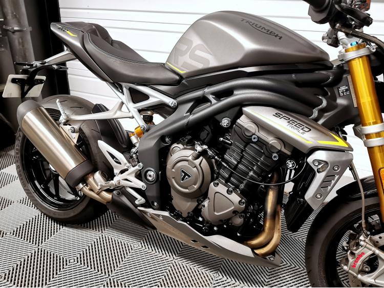 TRIUMPH SPEED TRIPLE 1200 RS - 1200RS - 1ERE MAIN