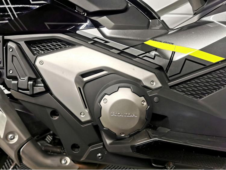HONDA X-ADV 750 DCT - 1ERE MAIN - GARANTIE 2029
