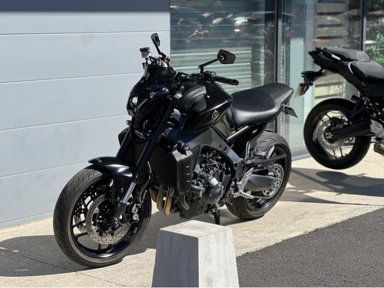 YAMAHA MT-09
