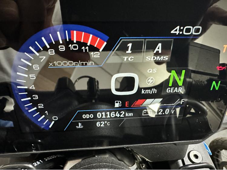 SUZUKI GSX-8S 1ere MAIN SUREQUIPEE 