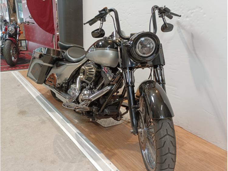 HARLEY DAVIDSON ROAD KING