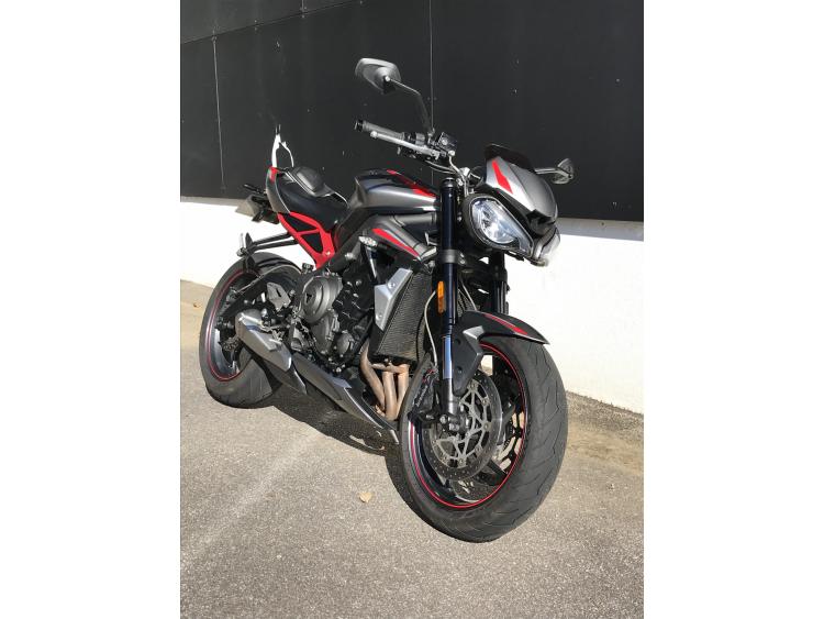 TRIUMPH STREET TRIPLE 675 R