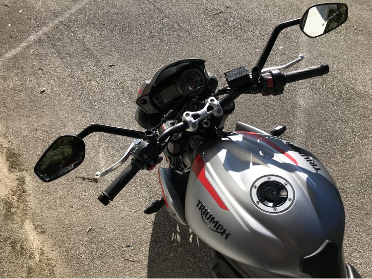 TRIUMPH STREET TRIPLE 675 R