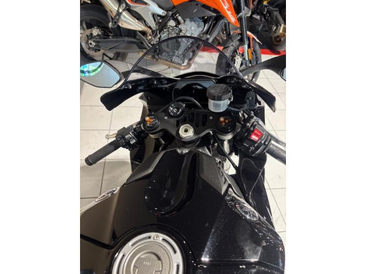 YAMAHA YZF 1000 R1