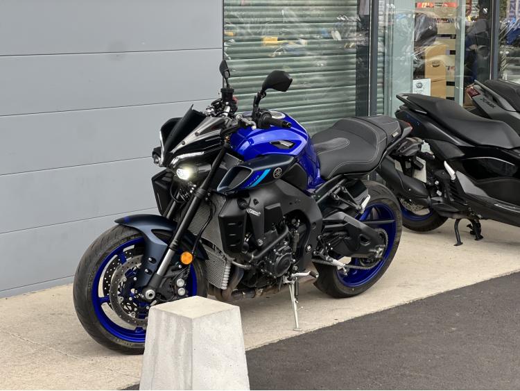 YAMAHA MT-10
