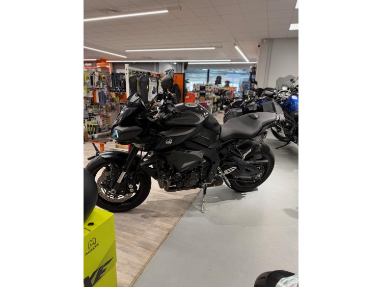 YAMAHA MT-10