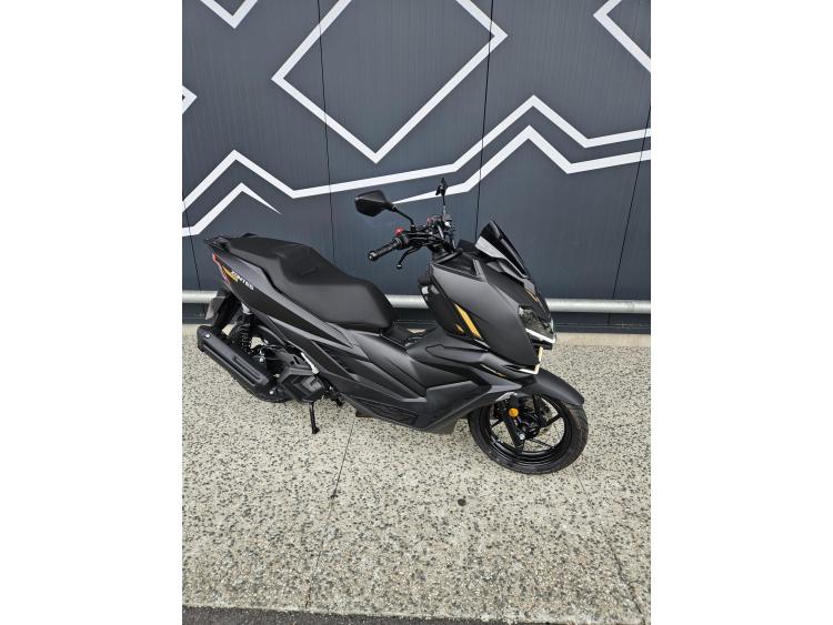 ZONTES Zontes 125 X Vert ou Noir 