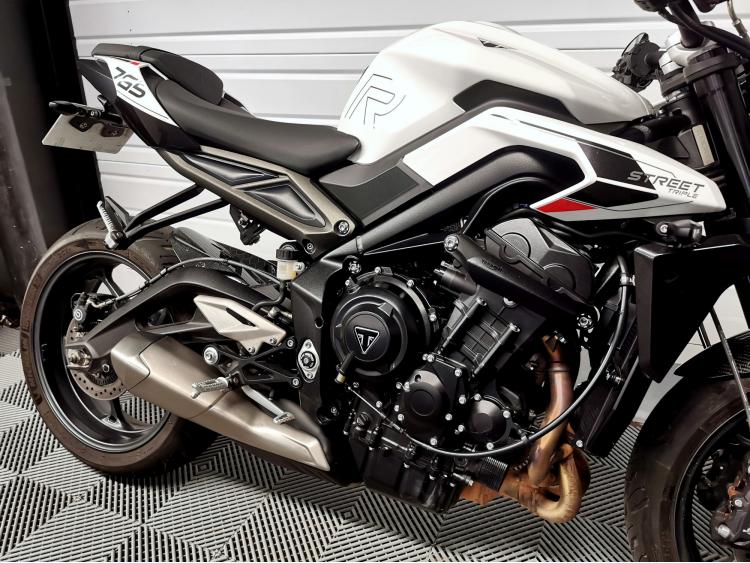 TRIUMPH STREET TRIPLE 765 R A2 - 1ere main - 765R