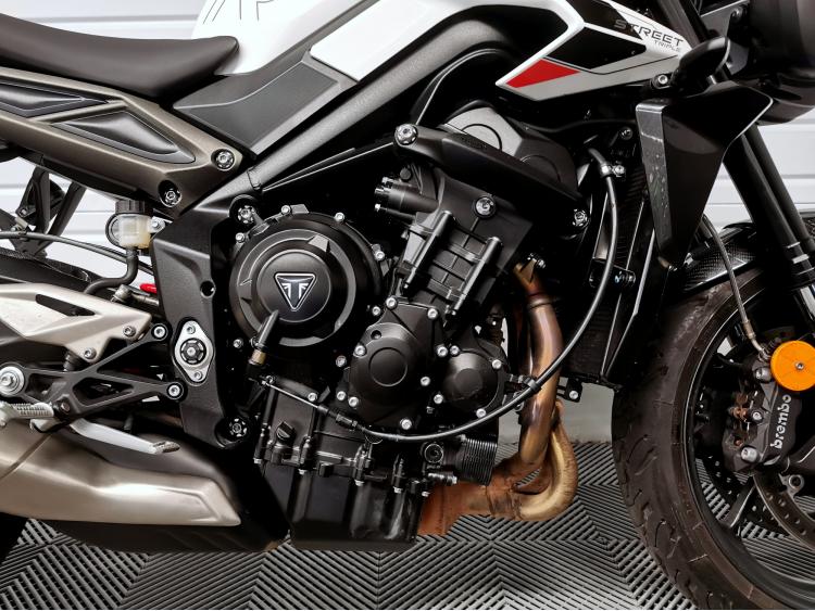 TRIUMPH STREET TRIPLE 765 R A2 - 1ere main - 765R