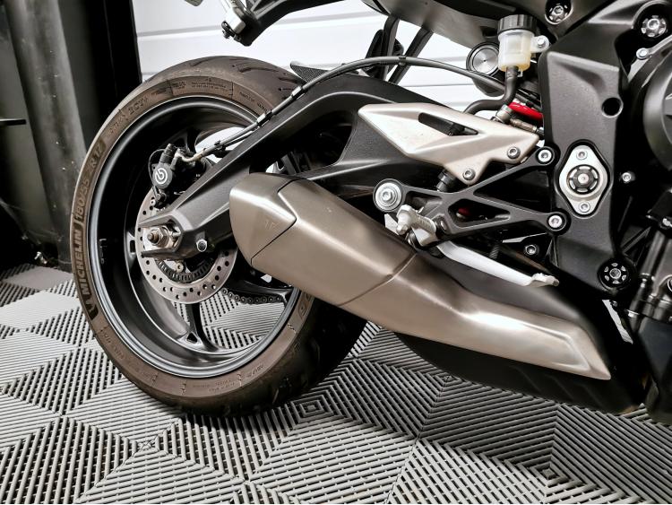 TRIUMPH STREET TRIPLE 765 R A2 - 1ere main - 765R