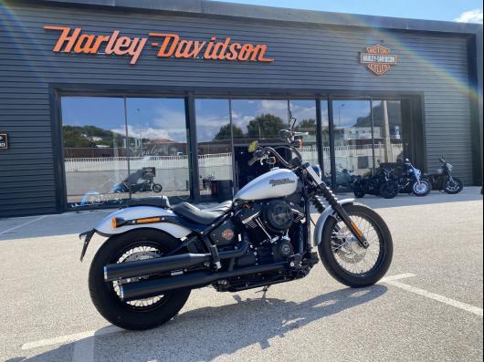 HARLEY-DAVIDSON SOFTAIL STREET BOB 1745