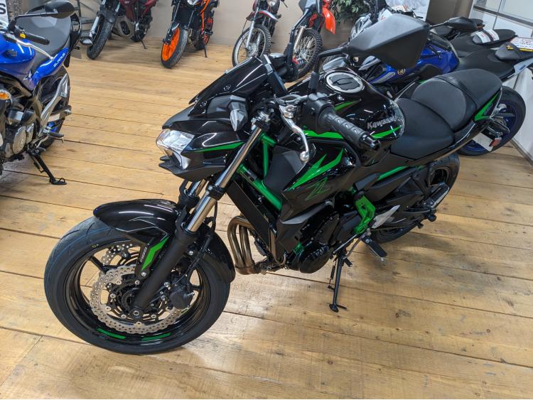 KAWASAKI Z 650 (47.5CV) 875 KMS 