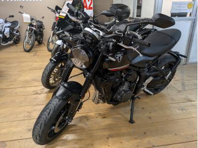 TRIUMPH TRIDENT 660