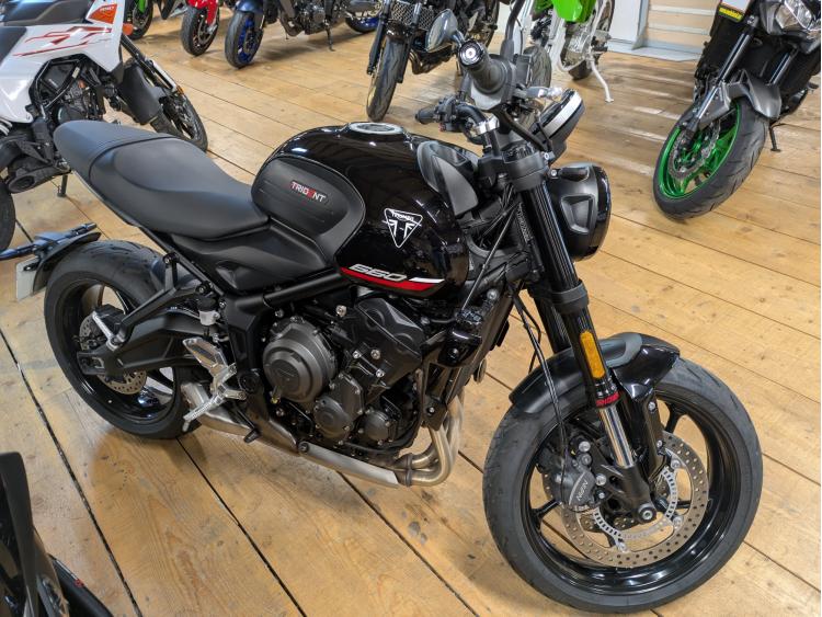 TRIUMPH TRIDENT 660