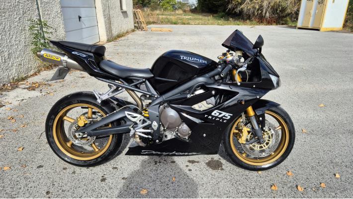 TRIUMPH DAYTONA 675
