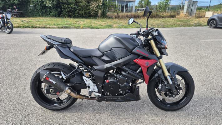 SUZUKI GSR 750 ABS