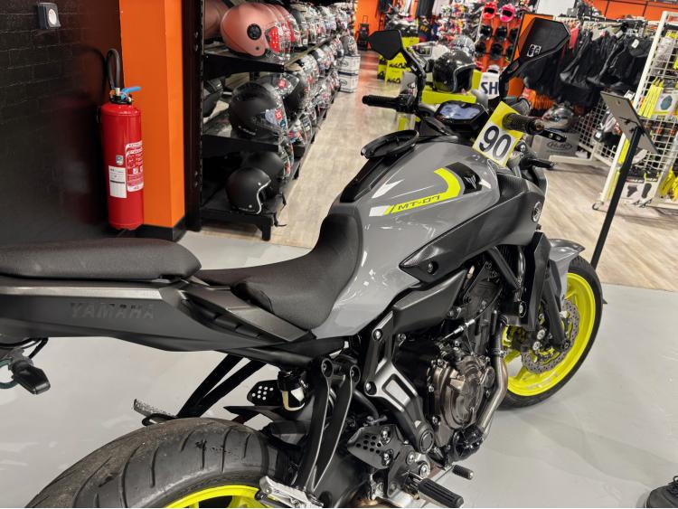 YAMAHA MT-07