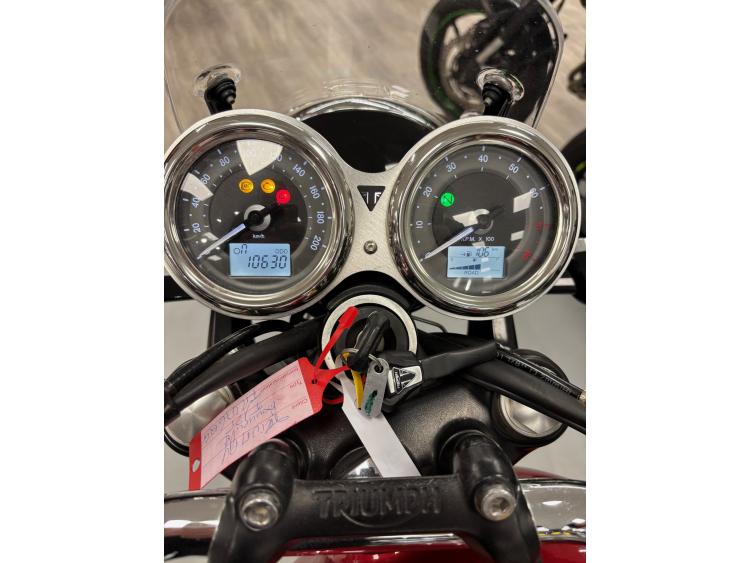 TRIUMPH BONNEVILLE T120
