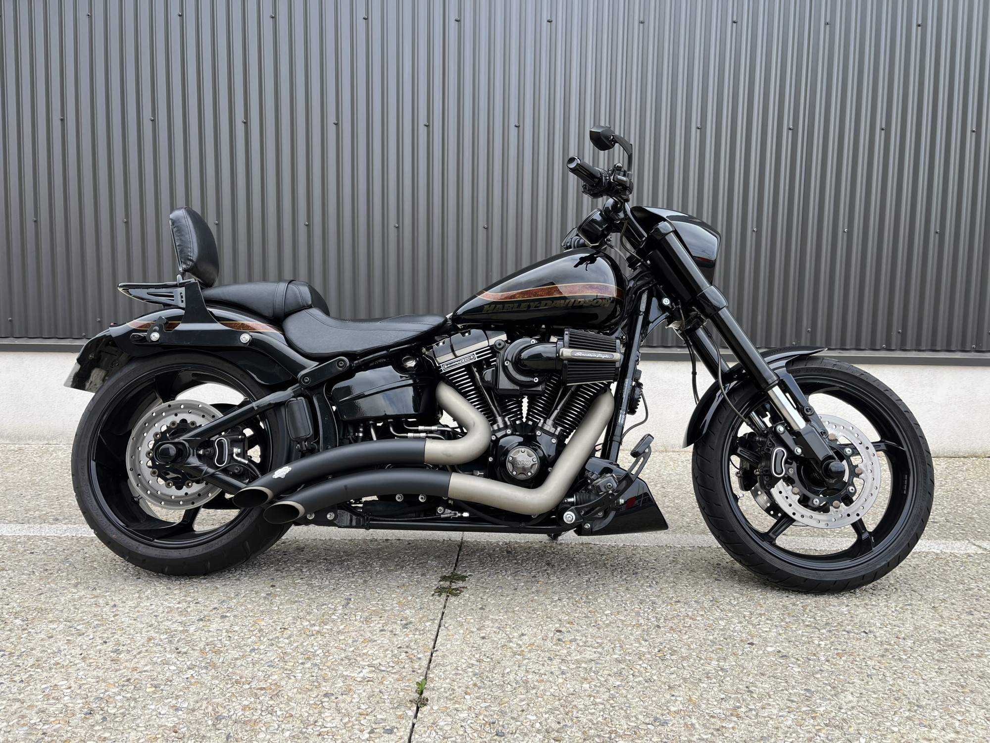 HARLEY-DAVIDSON SOFTAIL BREAKOUT 1800 CVO