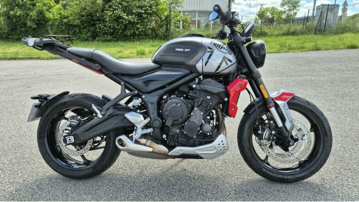 TRIUMPH TRIDENT 660