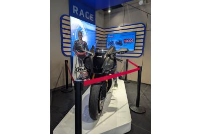 YAMAHA YZF 1000 R1 M