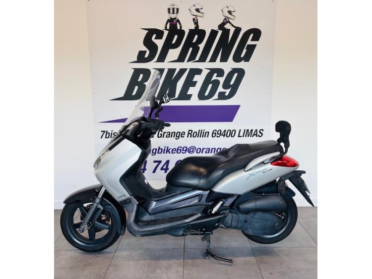 YAMAHA XMAX 125