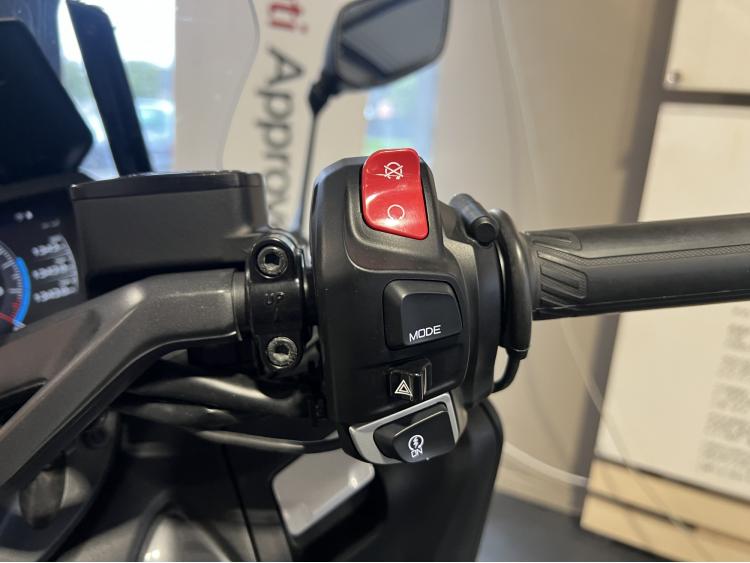 YAMAHA XP T-MAX 560 TECH MAX (A PARTIR DE 174€/MOIS)