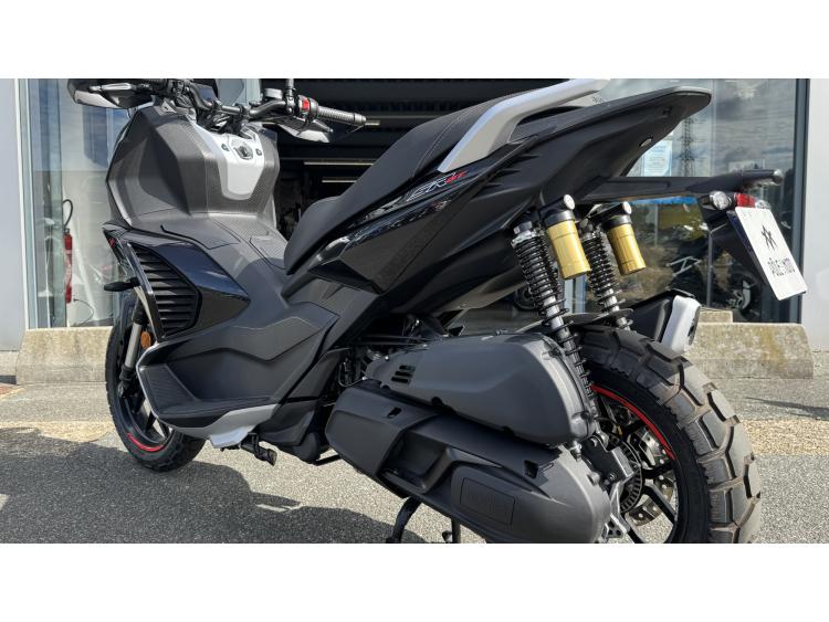 APRILIA SR GT 400