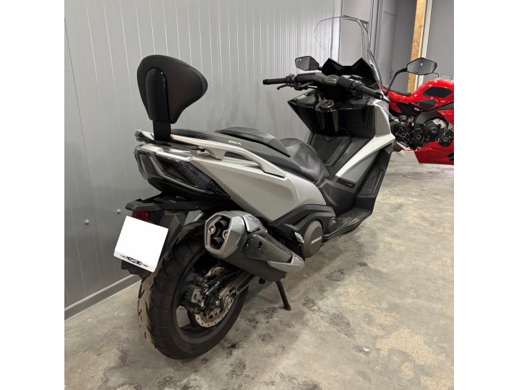 KYMCO AK 550