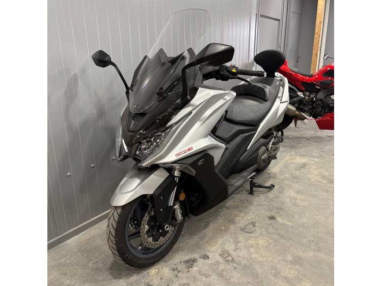 KYMCO AK 550