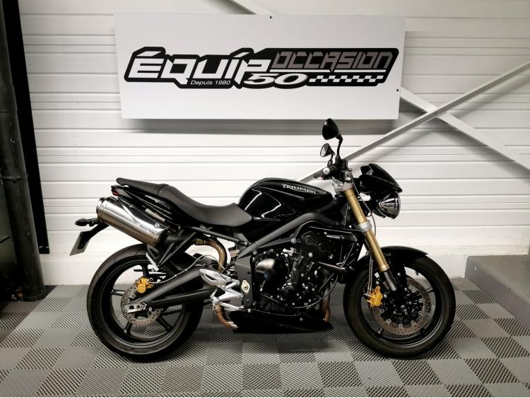 TRIUMPH STREET TRIPLE 675