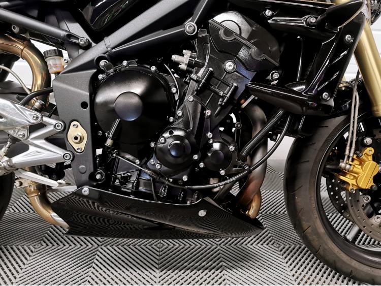 TRIUMPH STREET TRIPLE 675