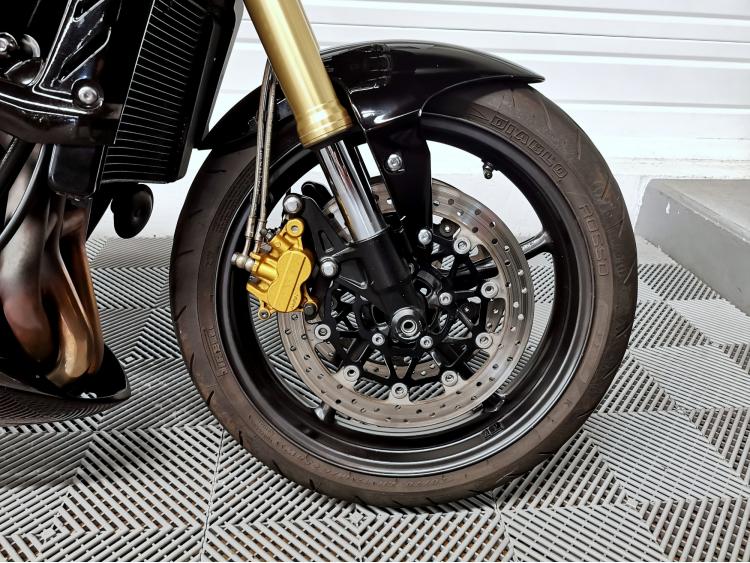 TRIUMPH STREET TRIPLE 675