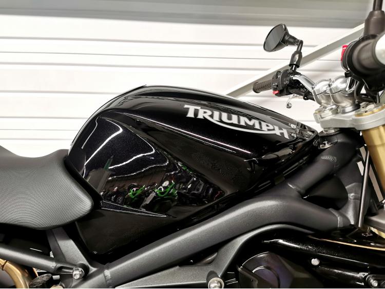 TRIUMPH STREET TRIPLE 675