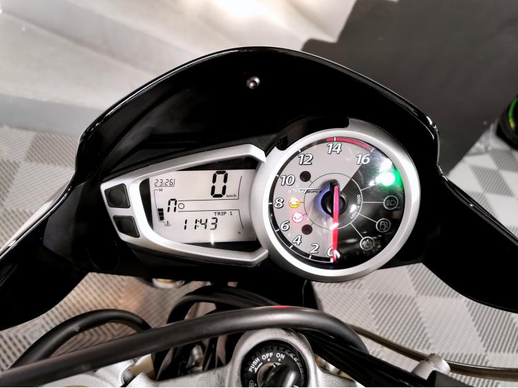 TRIUMPH STREET TRIPLE 675