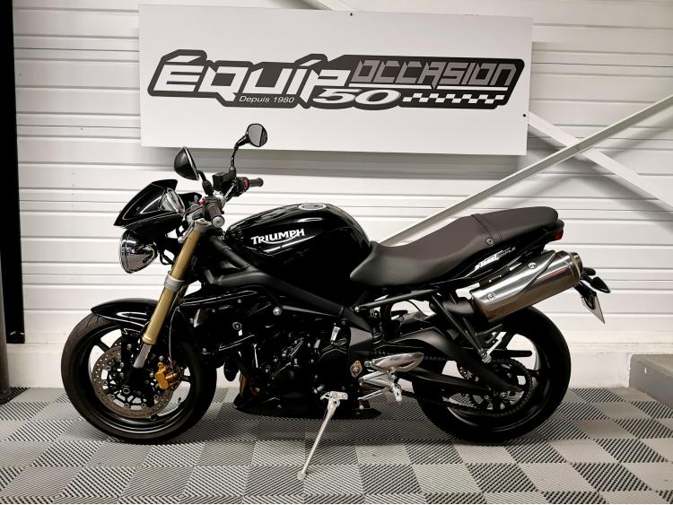 TRIUMPH STREET TRIPLE 675
