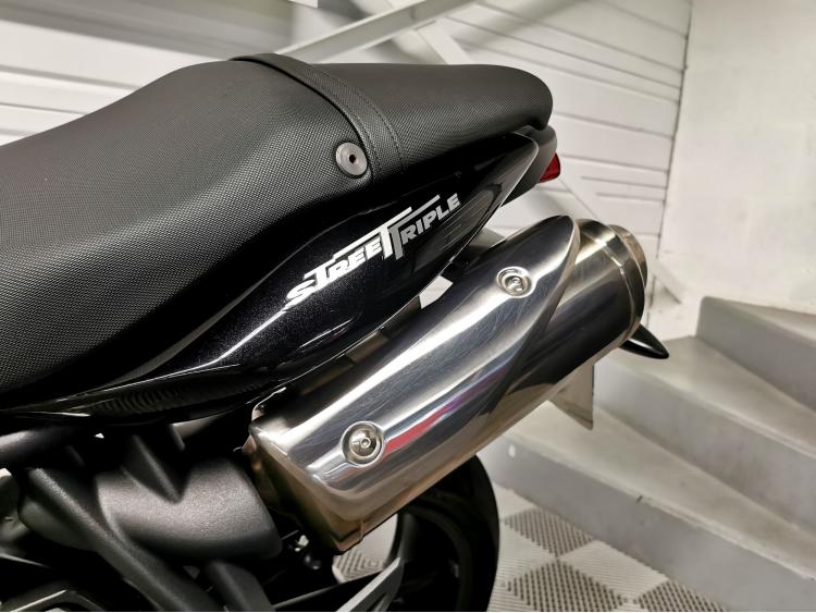 TRIUMPH STREET TRIPLE 675