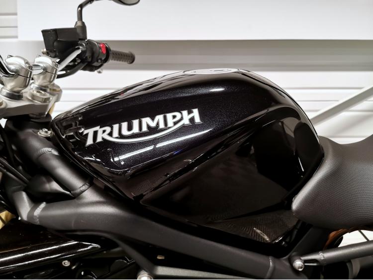 TRIUMPH STREET TRIPLE 675