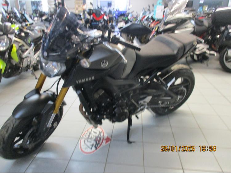YAMAHA MT-09