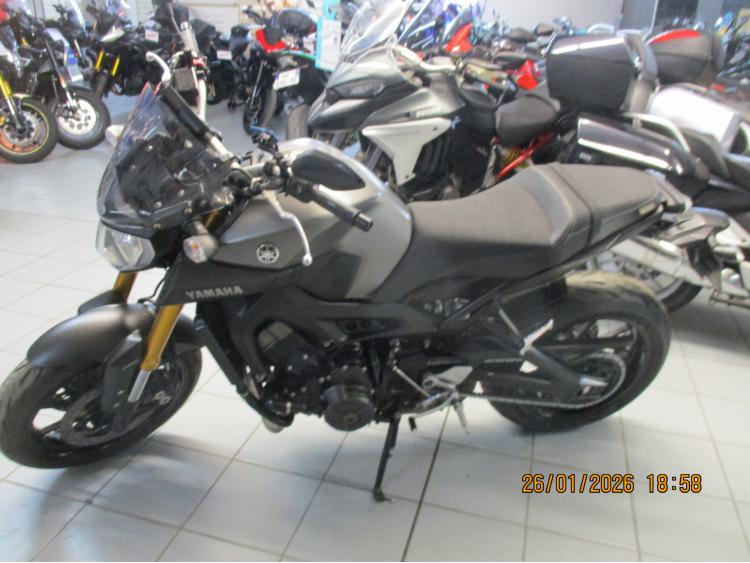 YAMAHA MT-09
