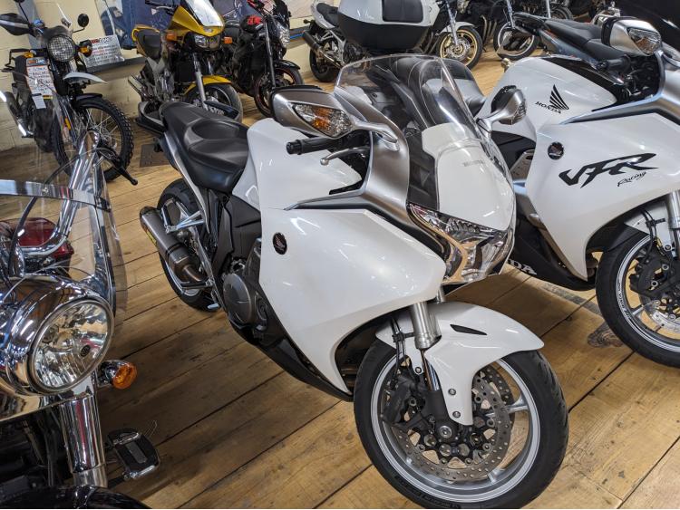 HONDA VFR 1200 F 172 CV 