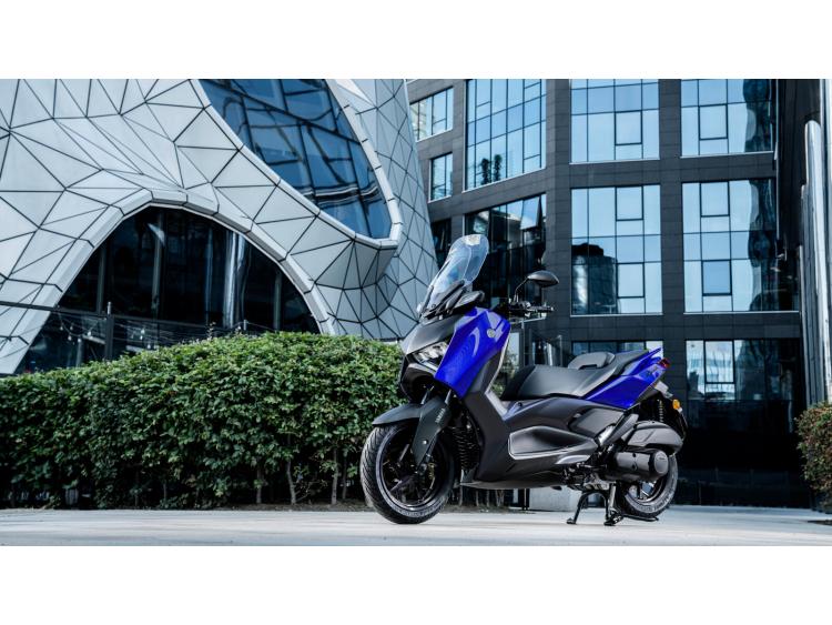YAMAHA X-MAX 125