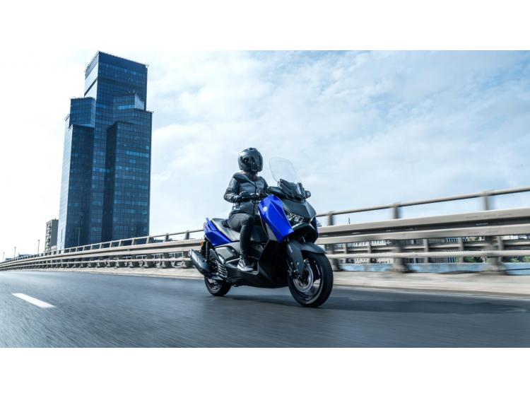 YAMAHA X-MAX 125