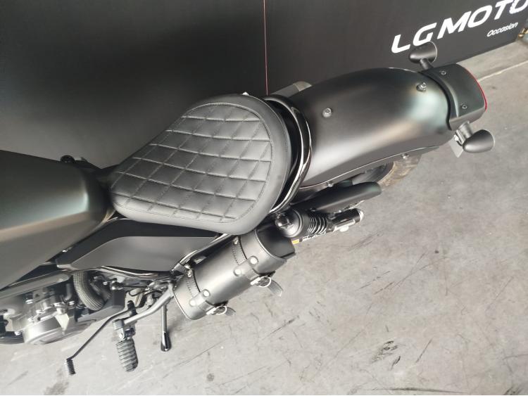 HONDA CMX 500 REBEL - 1er main.