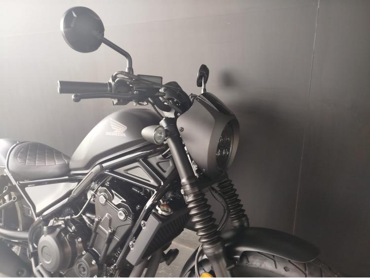 HONDA CMX 500 REBEL - 1er main.