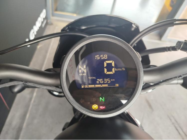 HONDA CMX 500 REBEL - 1er main.