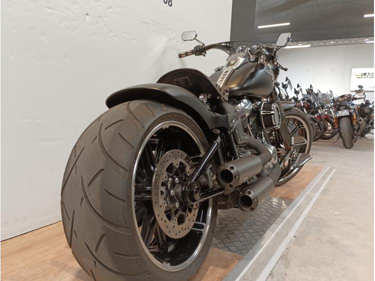 HARLEY DAVIDSON SOFTAIL BREAKOUT