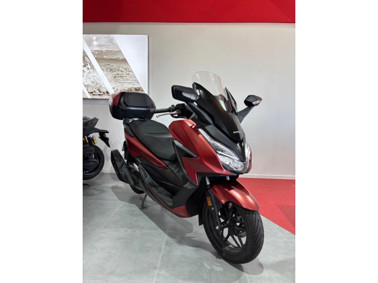 HONDA FORZA 125 Top box